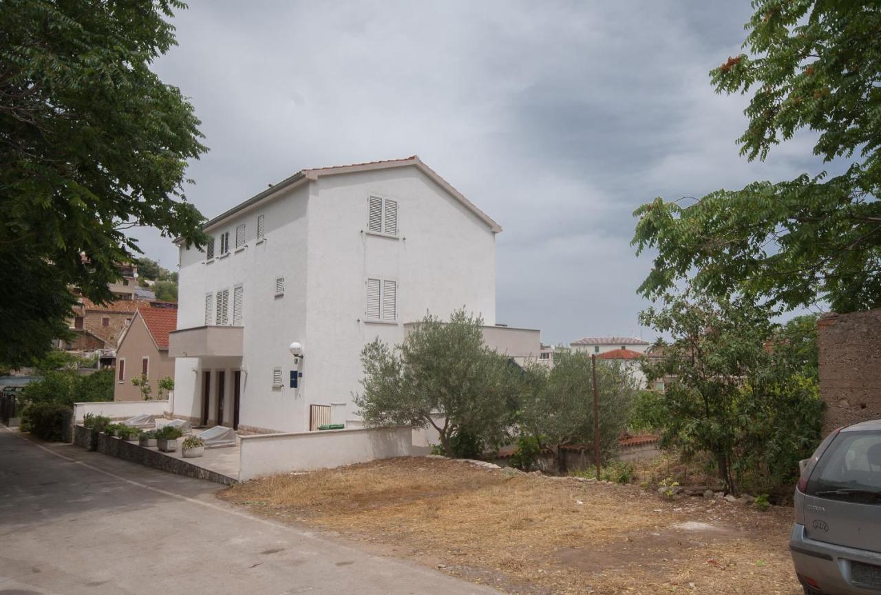 Apartments Dilk Vis Exterior photo