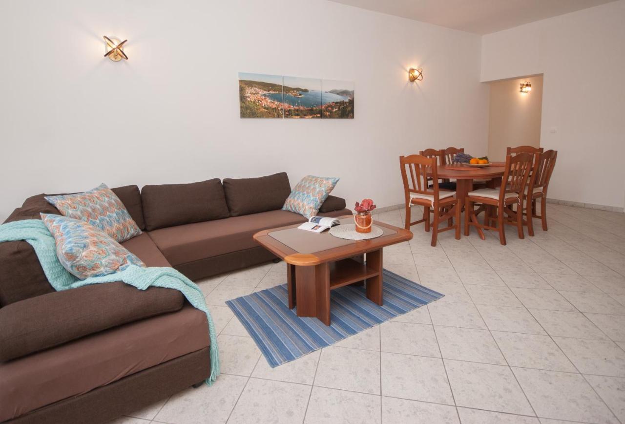 Apartments Dilk Vis Exterior photo