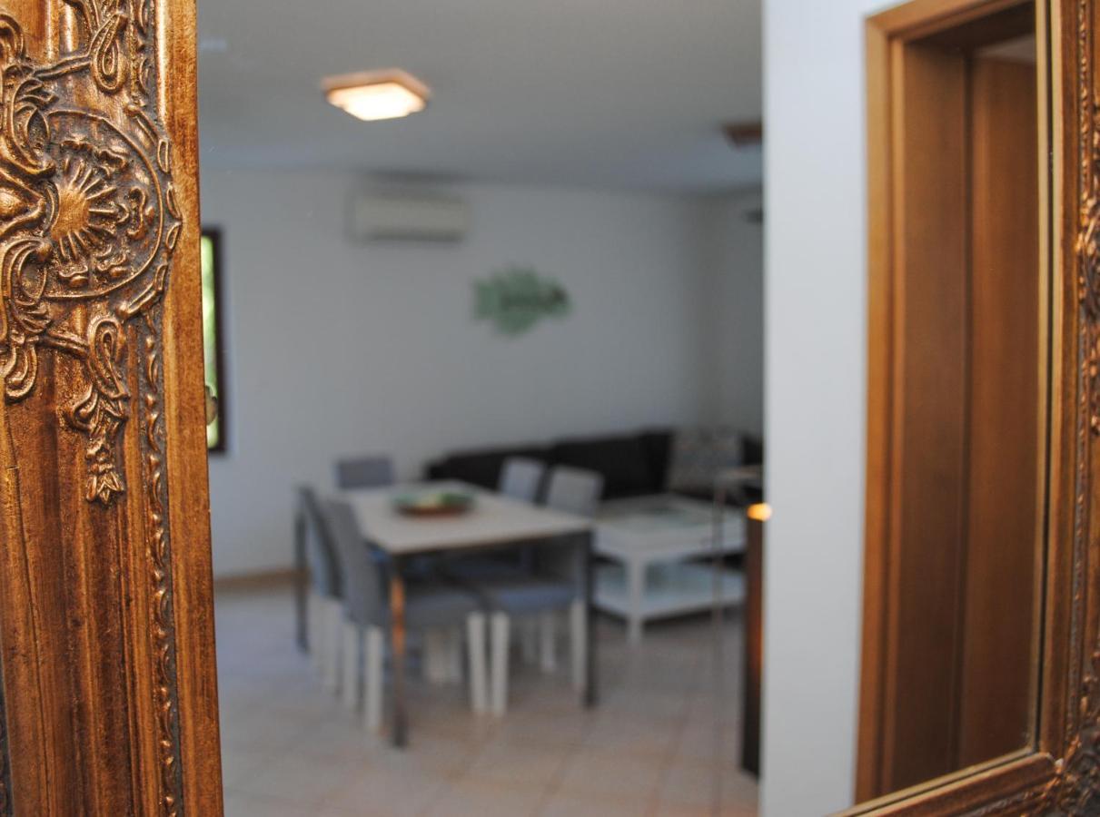 Apartments Dilk Vis Exterior photo